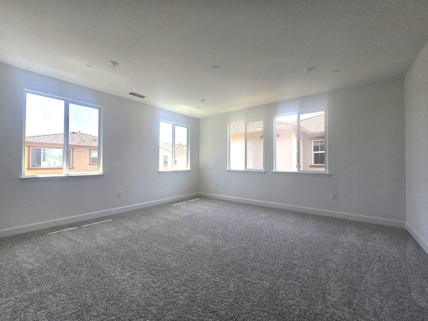 Detail Gallery Image 27 of 49 For 6056 Meru Way, Roseville,  CA 95747 - 4 Beds | 3/1 Baths