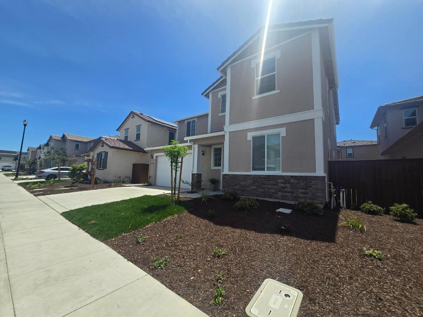 Detail Gallery Image 4 of 49 For 6056 Meru Way, Roseville,  CA 95747 - 4 Beds | 3/1 Baths