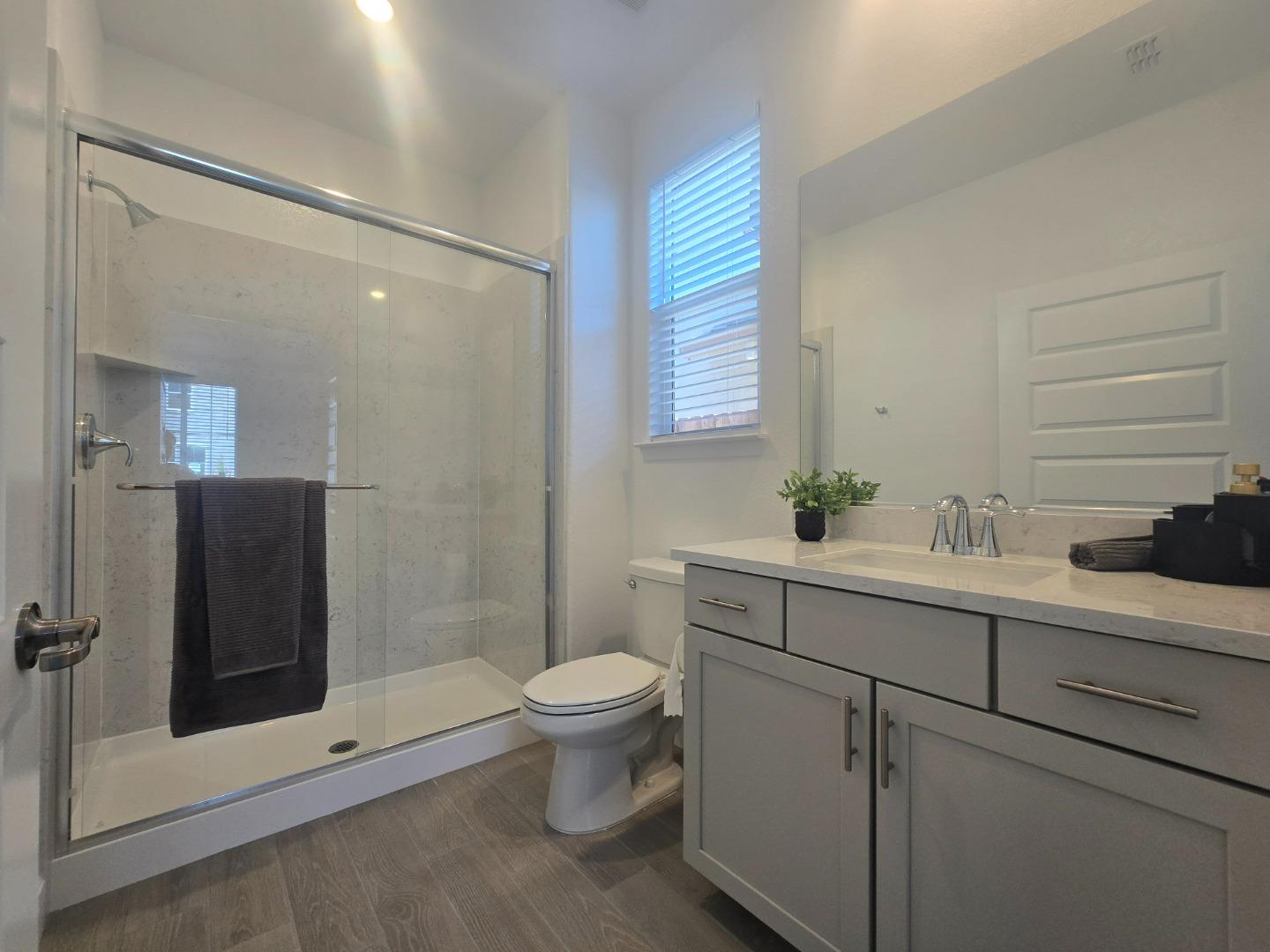 Detail Gallery Image 9 of 49 For 6056 Meru Way, Roseville,  CA 95747 - 4 Beds | 3/1 Baths