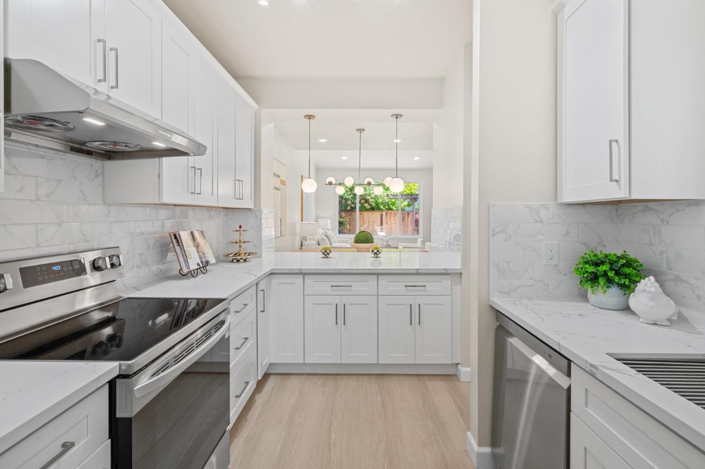 Detail Gallery Image 17 of 37 For 441 Beaume Ct, Mountain View,  CA 94043 - 3 Beds | 2/1 Baths