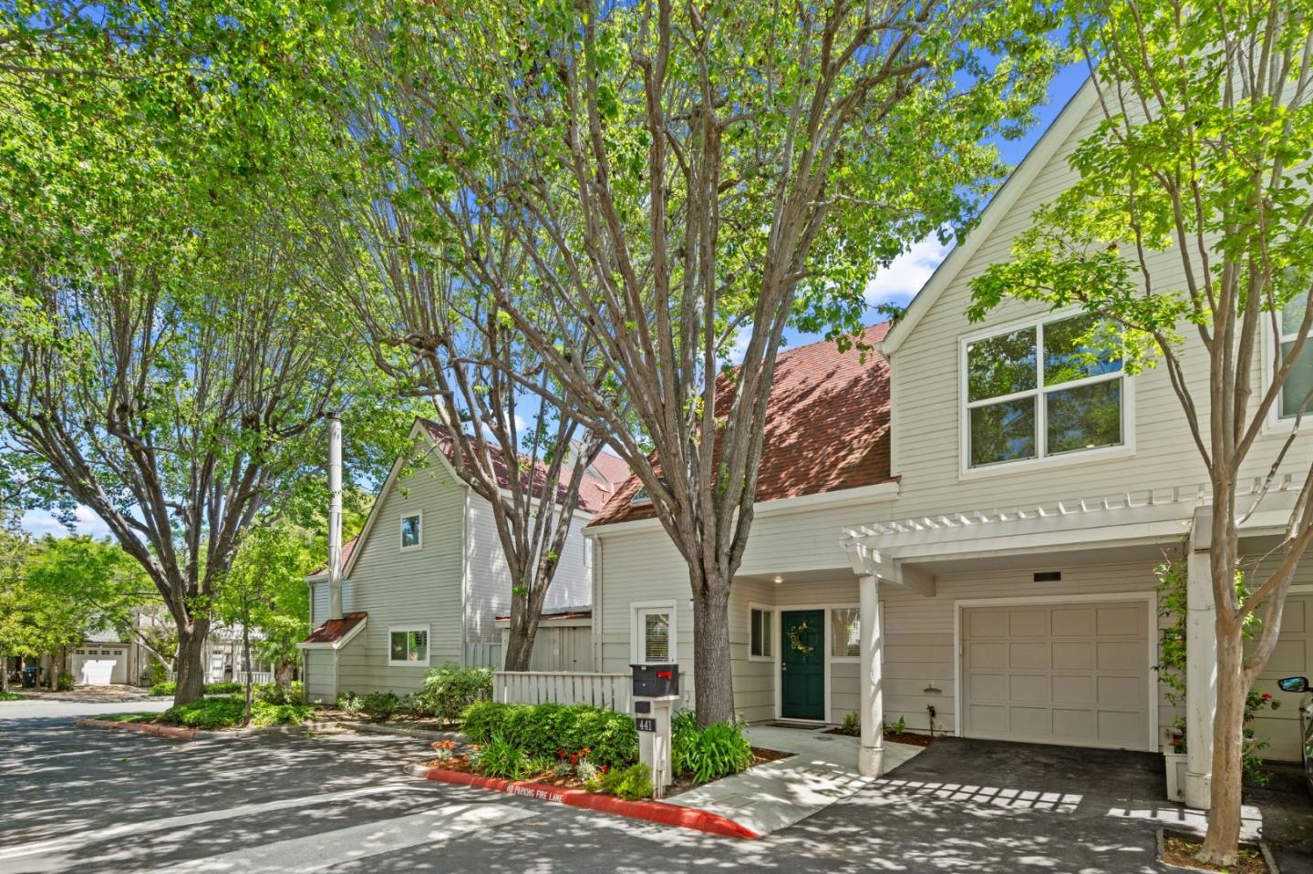 Detail Gallery Image 2 of 37 For 441 Beaume Ct, Mountain View,  CA 94043 - 3 Beds | 2/1 Baths