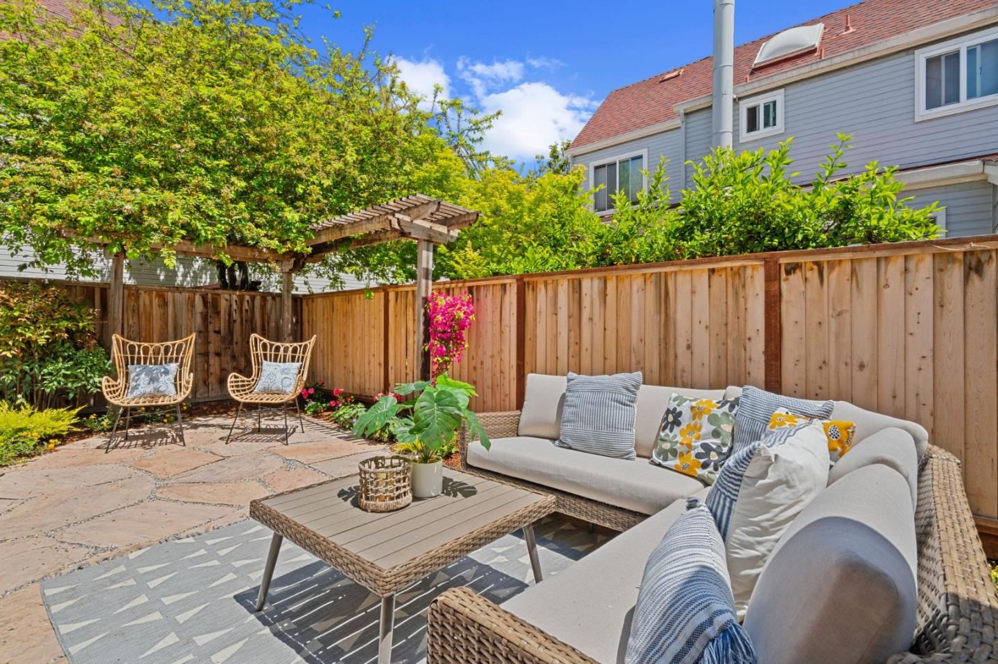 Detail Gallery Image 35 of 37 For 441 Beaume Ct, Mountain View,  CA 94043 - 3 Beds | 2/1 Baths