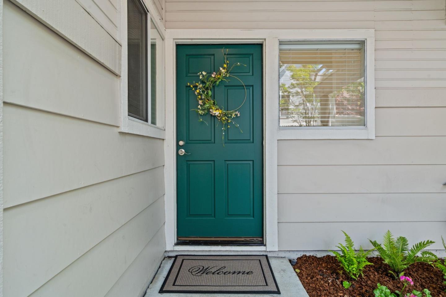 Detail Gallery Image 4 of 37 For 441 Beaume Ct, Mountain View,  CA 94043 - 3 Beds | 2/1 Baths