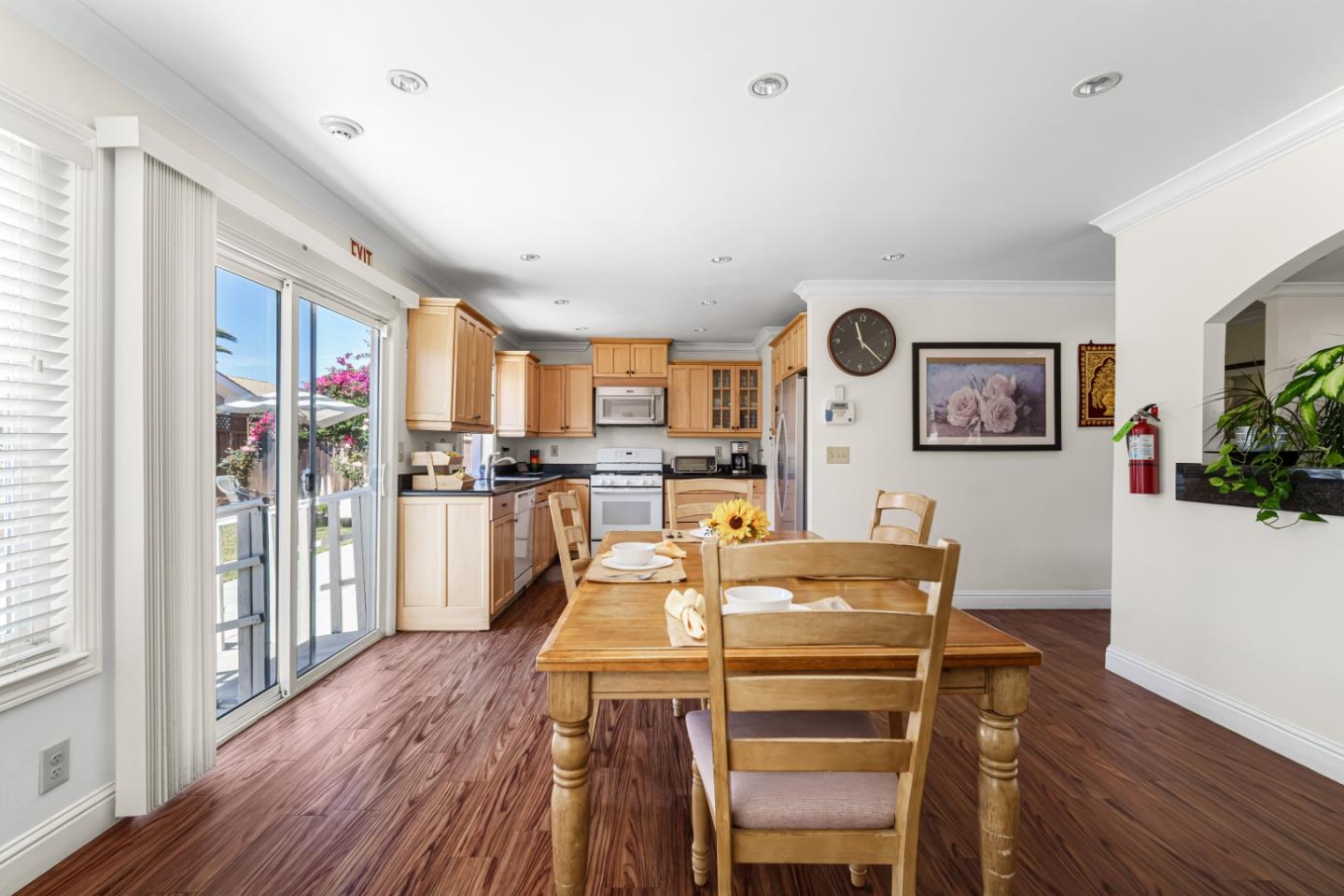 Detail Gallery Image 10 of 15 For 6797 Moselle Dr, San Jose,  CA 95119 - 5 Beds | 2/1 Baths