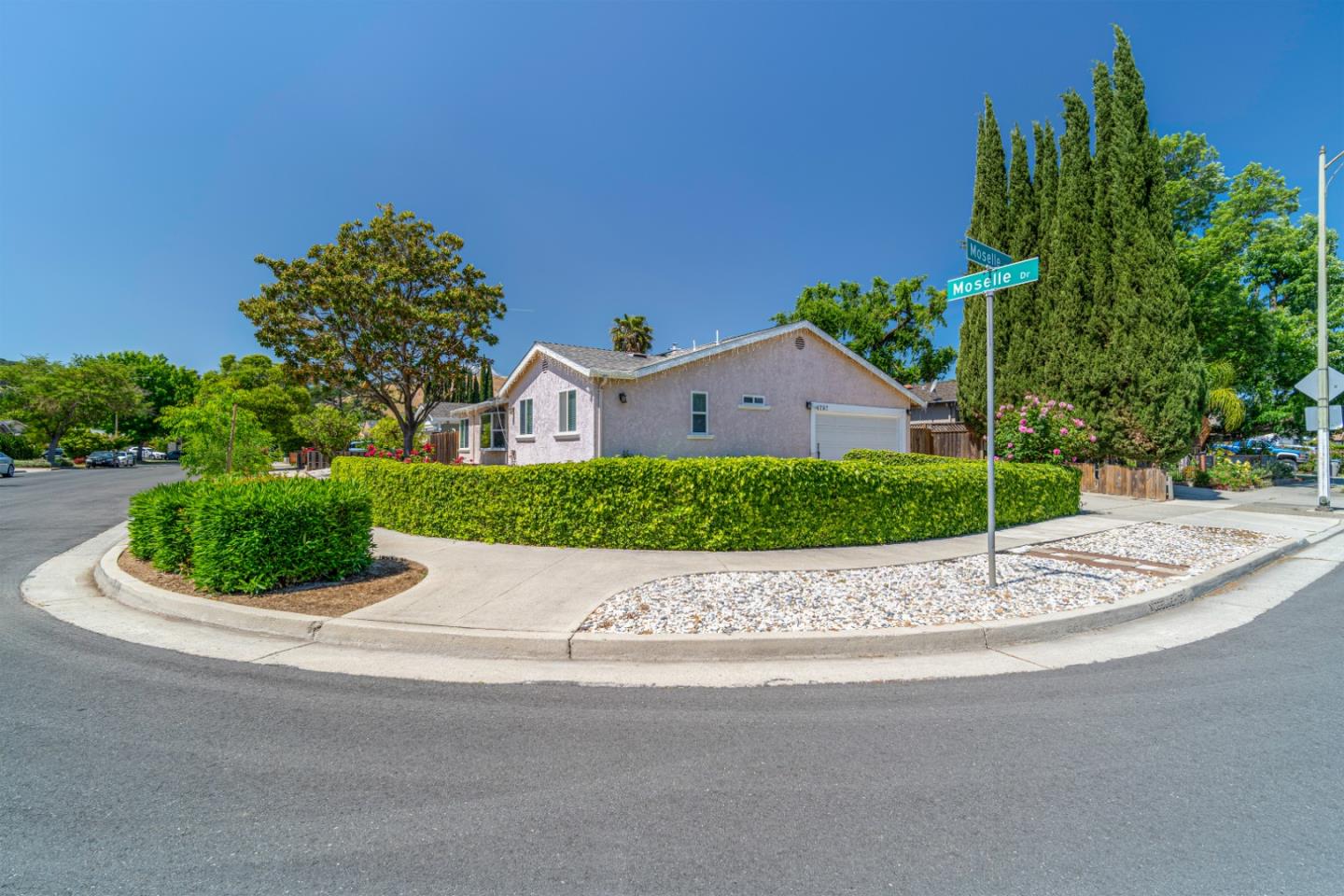 Detail Gallery Image 2 of 15 For 6797 Moselle Dr, San Jose,  CA 95119 - 5 Beds | 2/1 Baths