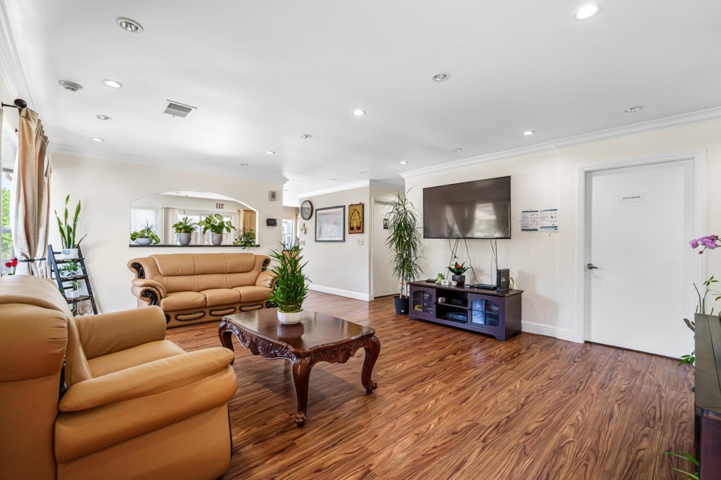 Detail Gallery Image 7 of 15 For 6797 Moselle Dr, San Jose,  CA 95119 - 5 Beds | 2/1 Baths