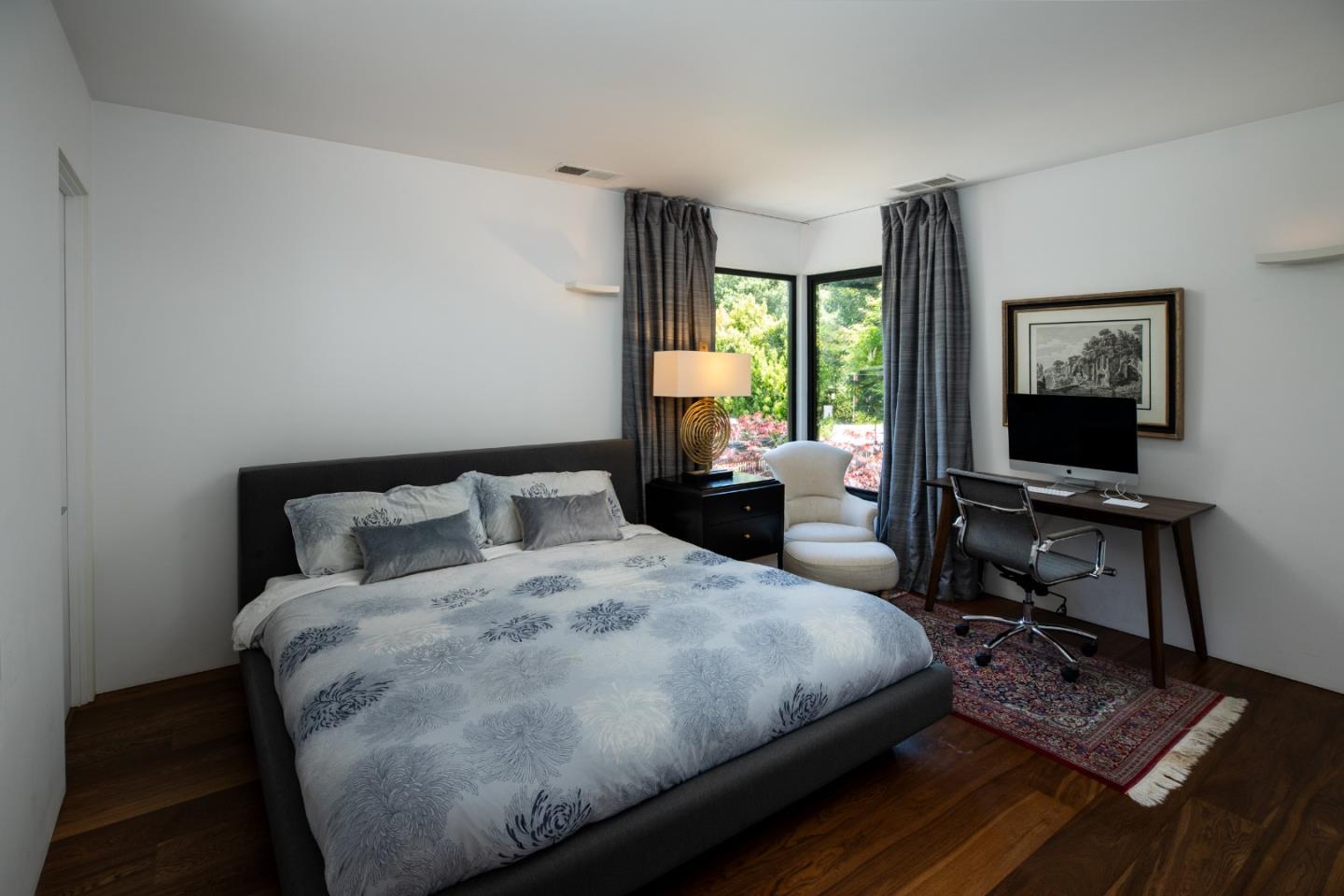 Detail Gallery Image 12 of 23 For 1409 Laurel St, Menlo Park,  CA 94025 - 4 Beds | 4 Baths