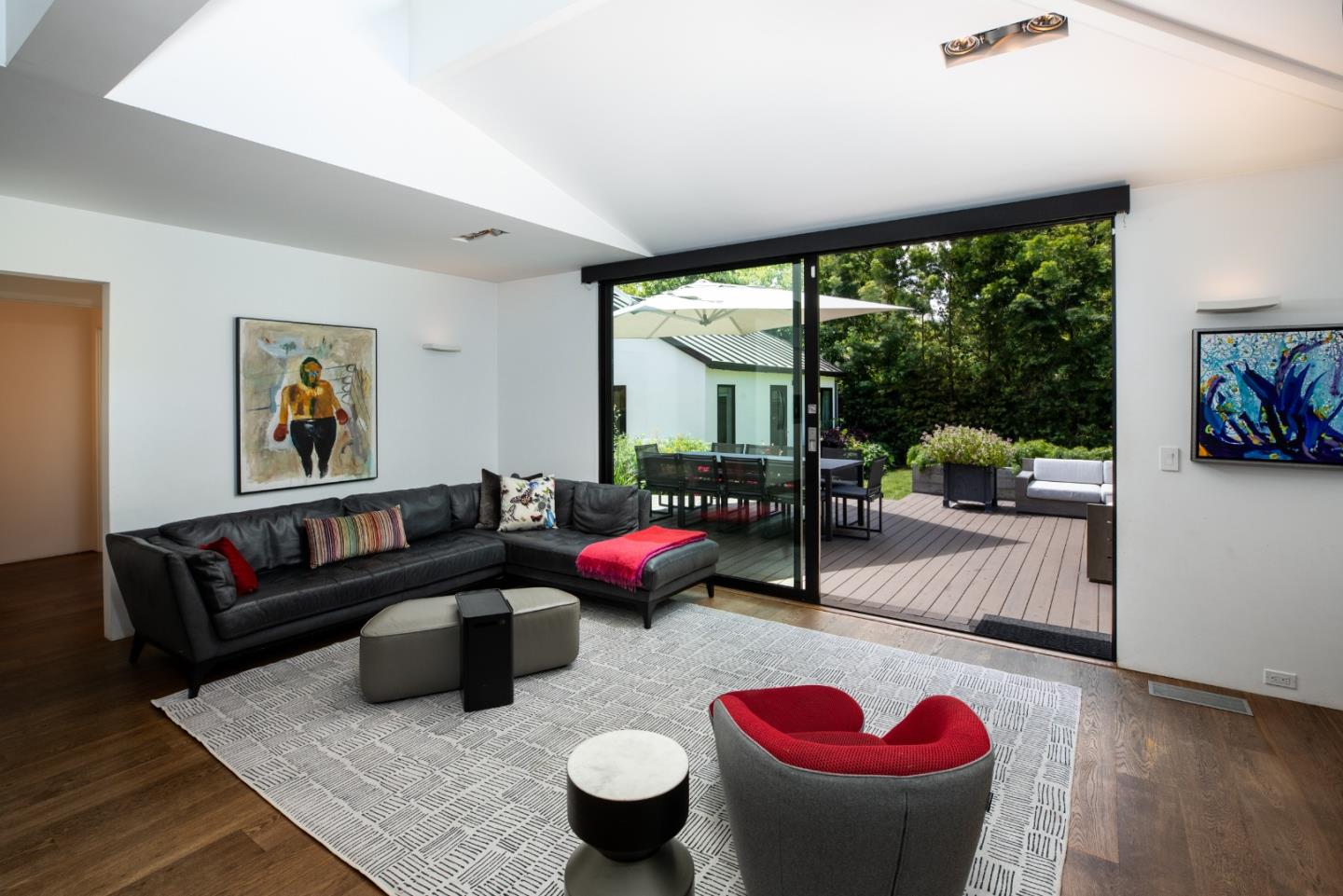 Detail Gallery Image 6 of 23 For 1409 Laurel St, Menlo Park,  CA 94025 - 4 Beds | 4 Baths