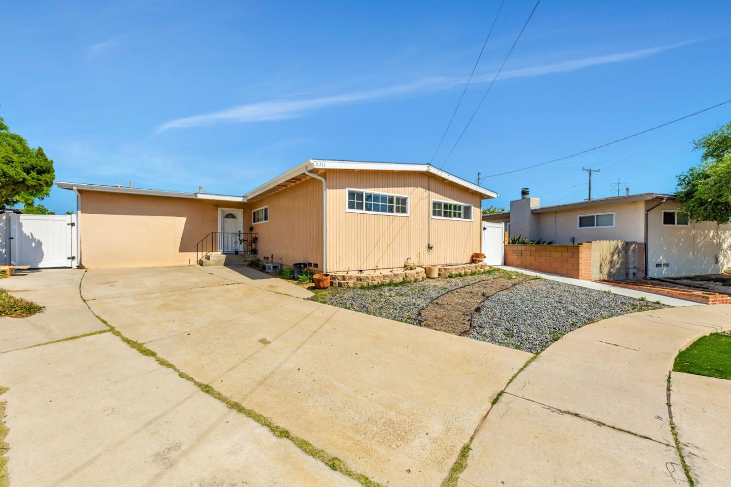 Detail Gallery Image 2 of 22 For 8511 Andrea Ct, San Diego,  CA 92123 - 4 Beds | 2 Baths