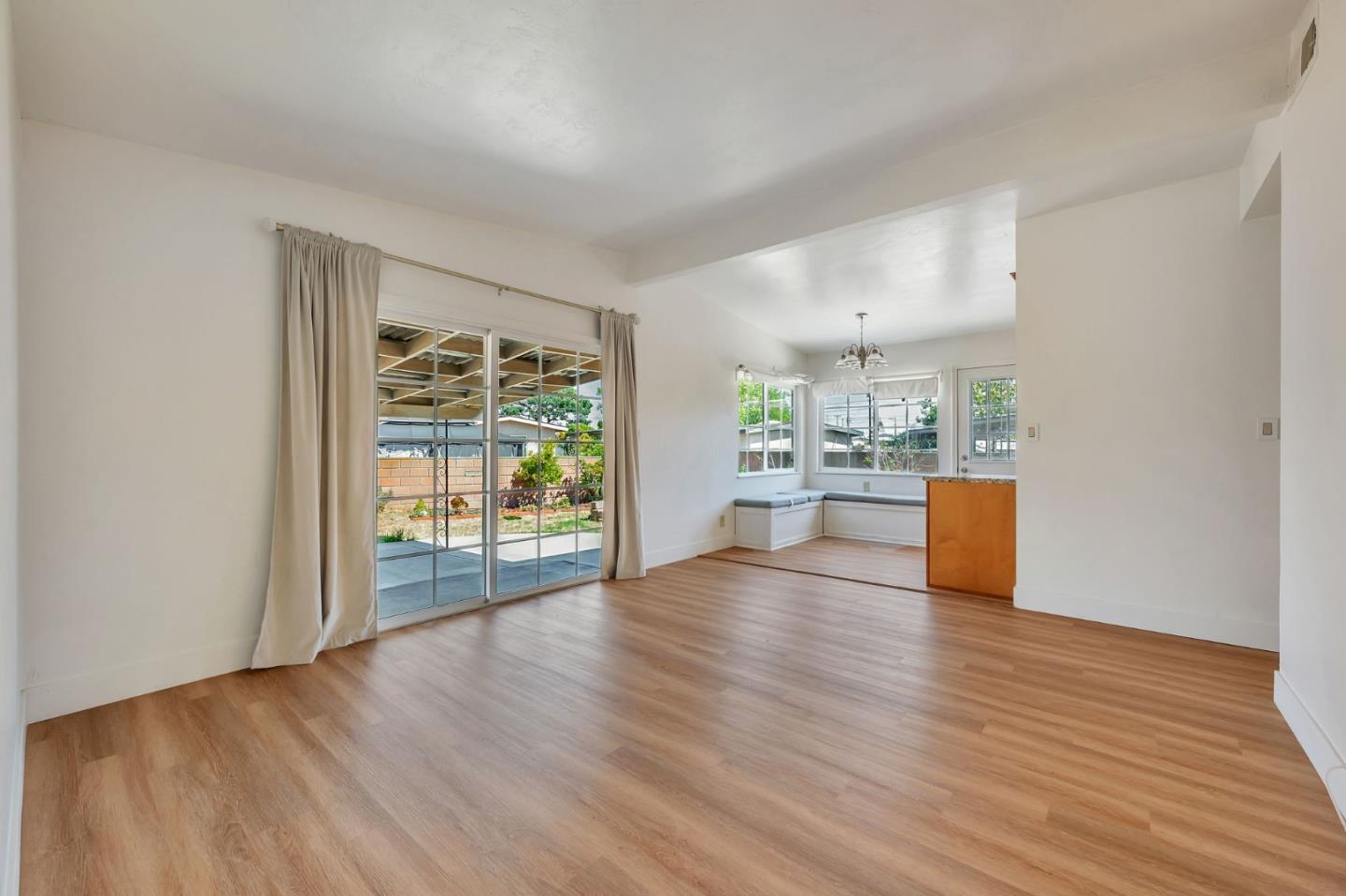 Detail Gallery Image 4 of 22 For 8511 Andrea Ct, San Diego,  CA 92123 - 4 Beds | 2 Baths
