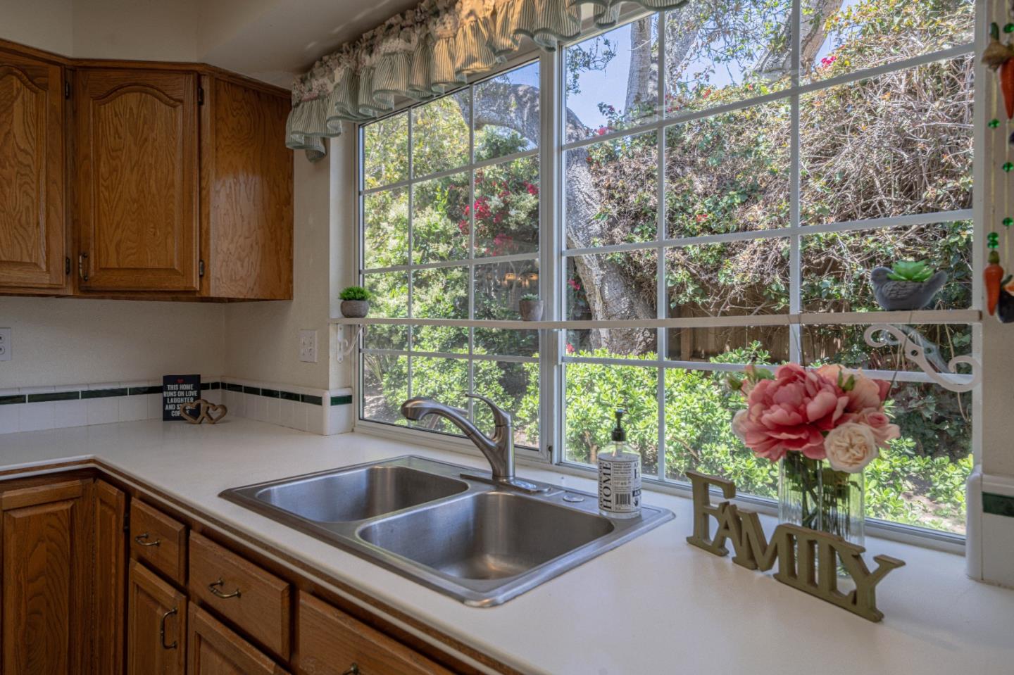 Detail Gallery Image 10 of 23 For 15615 Charter Oak Blvd, Salinas,  CA 93907 - 3 Beds | 2 Baths