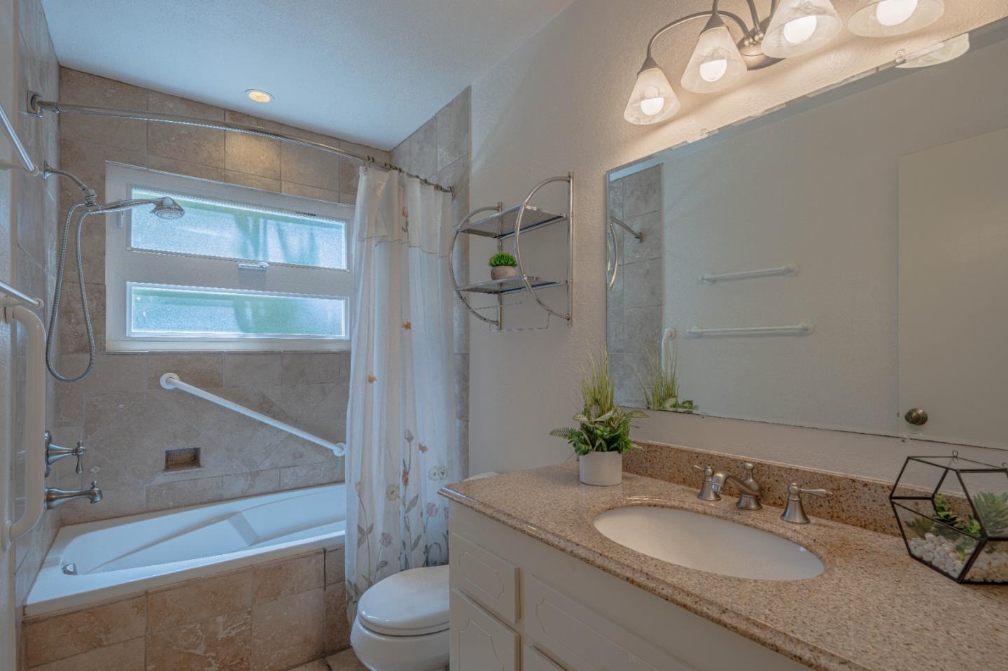 Detail Gallery Image 19 of 23 For 15615 Charter Oak Blvd, Salinas,  CA 93907 - 3 Beds | 2 Baths