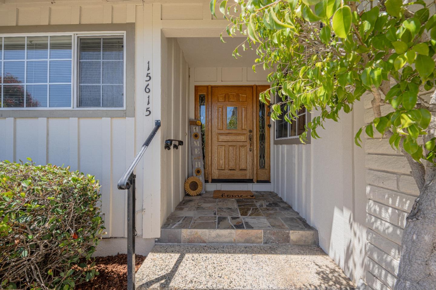 Detail Gallery Image 3 of 23 For 15615 Charter Oak Blvd, Salinas,  CA 93907 - 3 Beds | 2 Baths