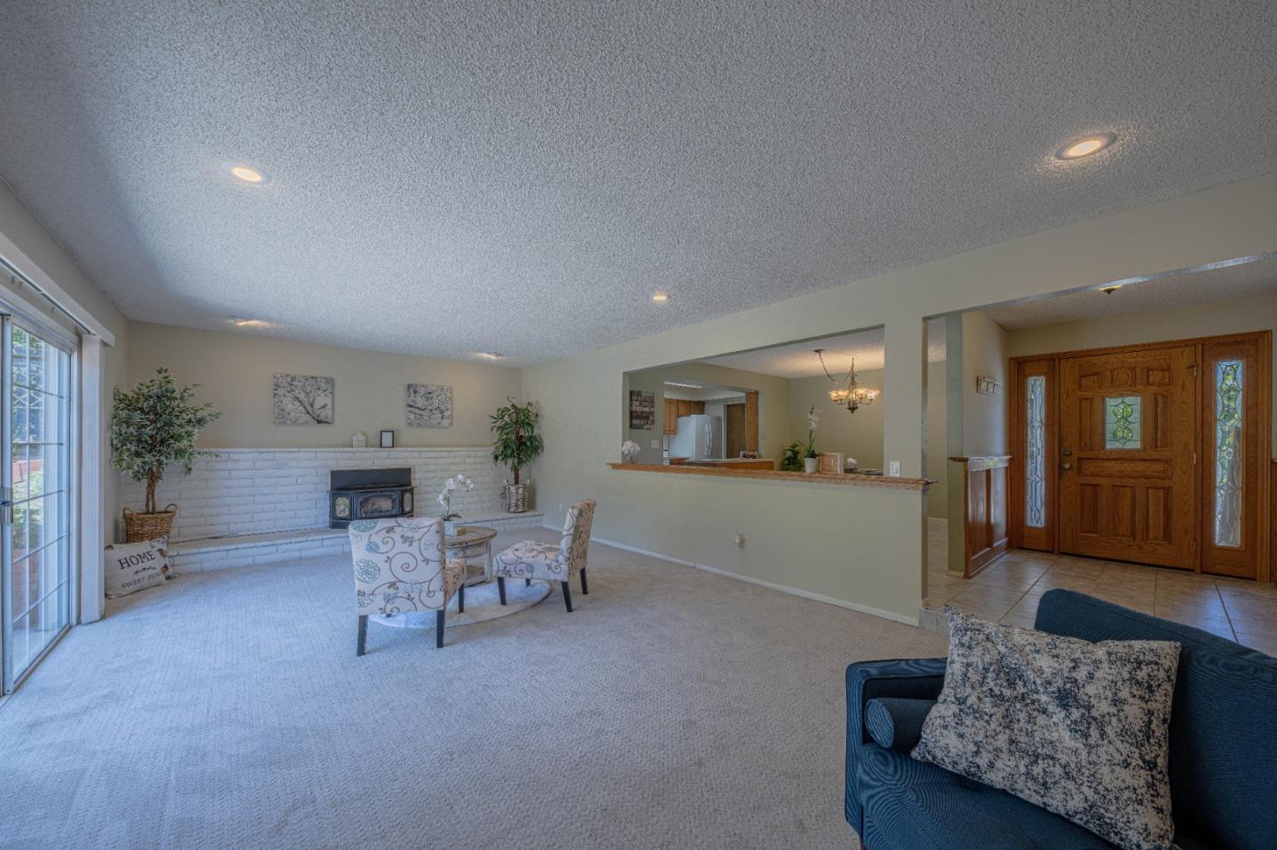 Detail Gallery Image 5 of 23 For 15615 Charter Oak Blvd, Salinas,  CA 93907 - 3 Beds | 2 Baths