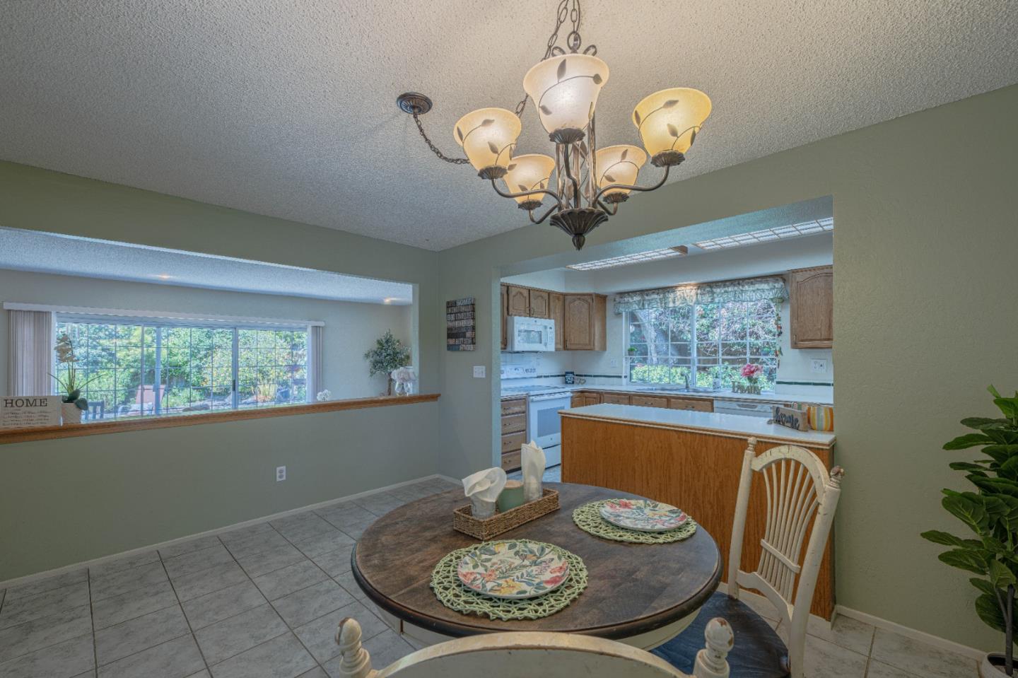 Detail Gallery Image 8 of 23 For 15615 Charter Oak Blvd, Salinas,  CA 93907 - 3 Beds | 2 Baths