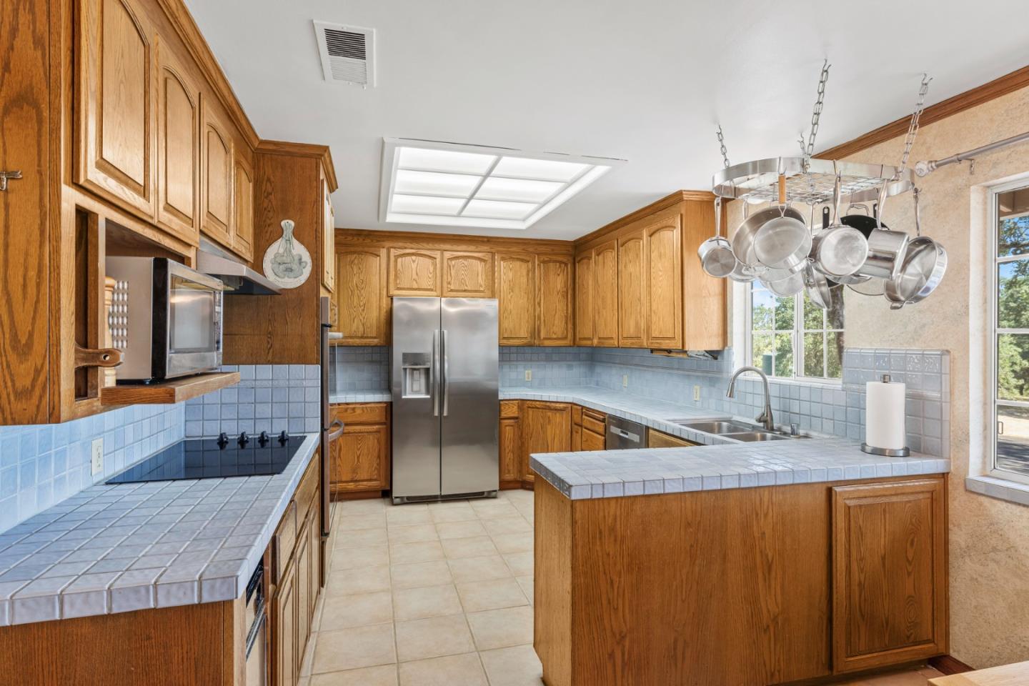 Detail Gallery Image 16 of 53 For 15805 Uvas Rd #D,  Morgan Hill,  CA 95037 - 4 Beds | 4/1 Baths