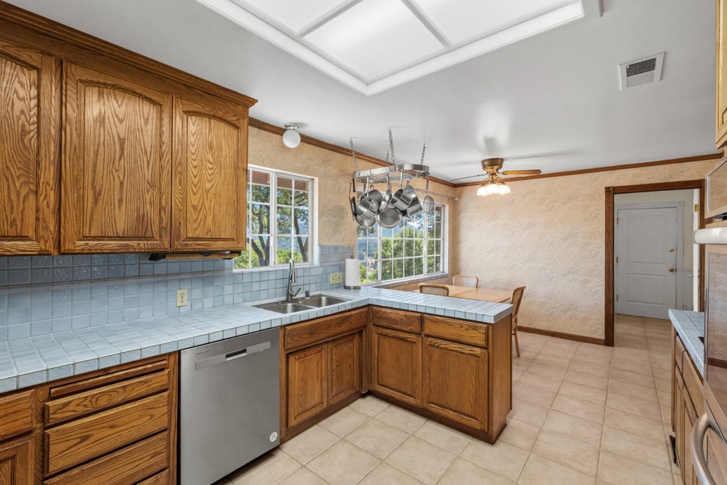 Detail Gallery Image 18 of 53 For 15805 Uvas Rd #D,  Morgan Hill,  CA 95037 - 4 Beds | 4/1 Baths