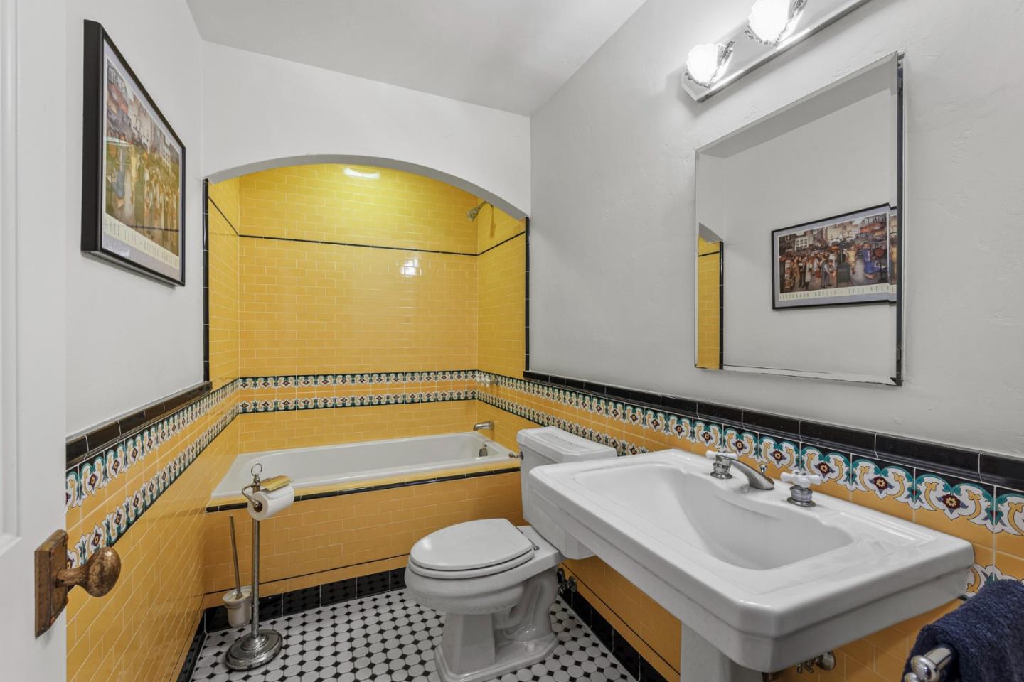 Detail Gallery Image 20 of 53 For 15805 Uvas Rd #D,  Morgan Hill,  CA 95037 - 4 Beds | 4/1 Baths