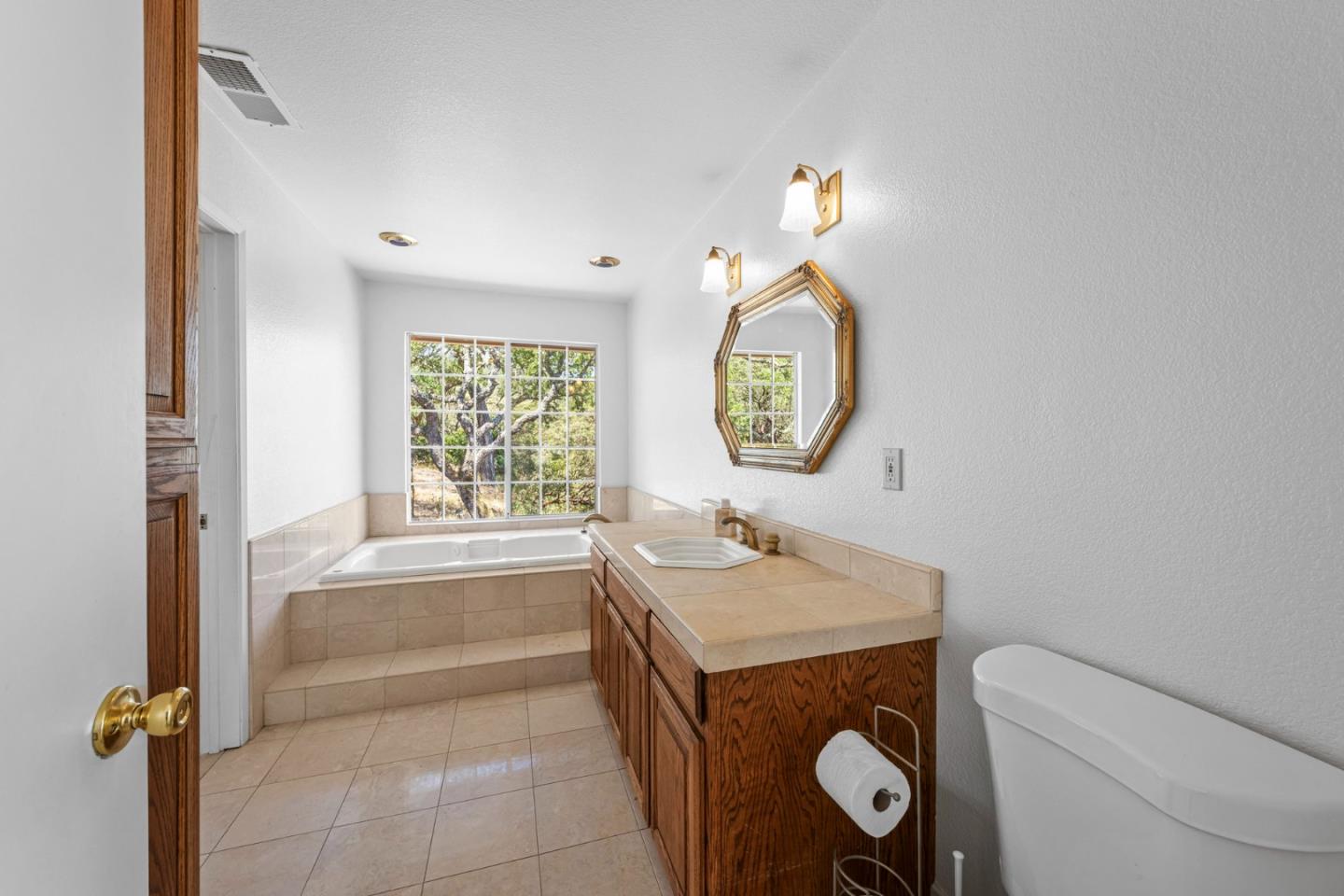 Detail Gallery Image 33 of 53 For 15805 Uvas Rd #D,  Morgan Hill,  CA 95037 - 4 Beds | 4/1 Baths