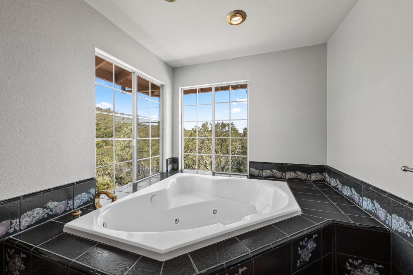 Detail Gallery Image 38 of 53 For 15805 Uvas Rd #D,  Morgan Hill,  CA 95037 - 4 Beds | 4/1 Baths