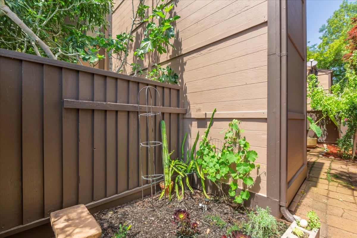 Detail Gallery Image 22 of 26 For 765 N Rengstorff Ave #7,  Mountain View,  CA 94043 - 1 Beds | 1 Baths