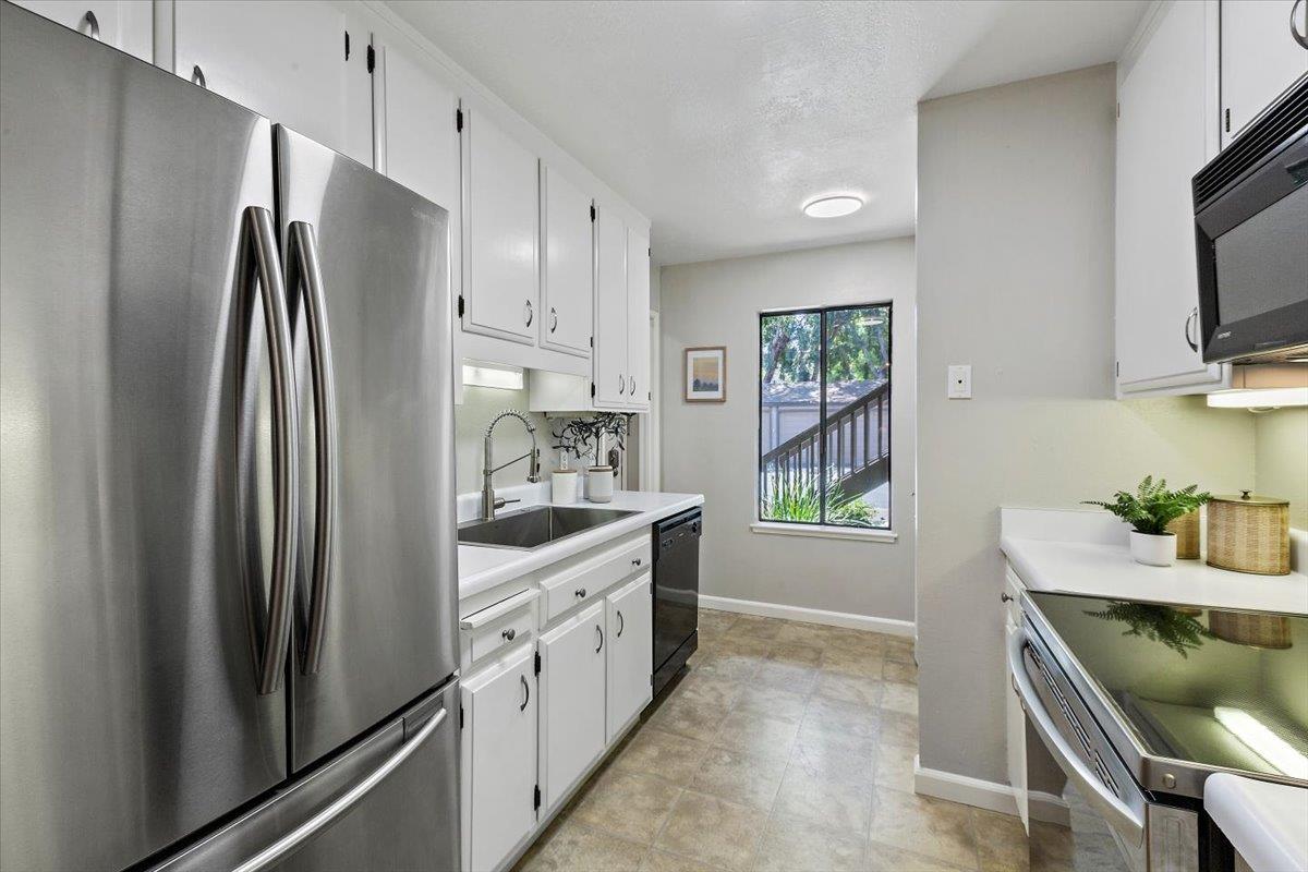 Detail Gallery Image 4 of 26 For 765 N Rengstorff Ave #7,  Mountain View,  CA 94043 - 1 Beds | 1 Baths
