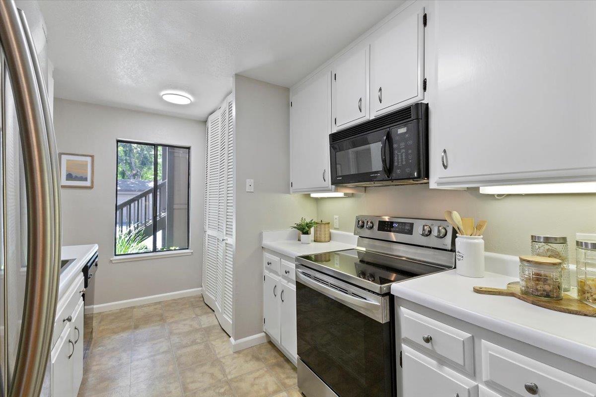 Detail Gallery Image 5 of 26 For 765 N Rengstorff Ave #7,  Mountain View,  CA 94043 - 1 Beds | 1 Baths