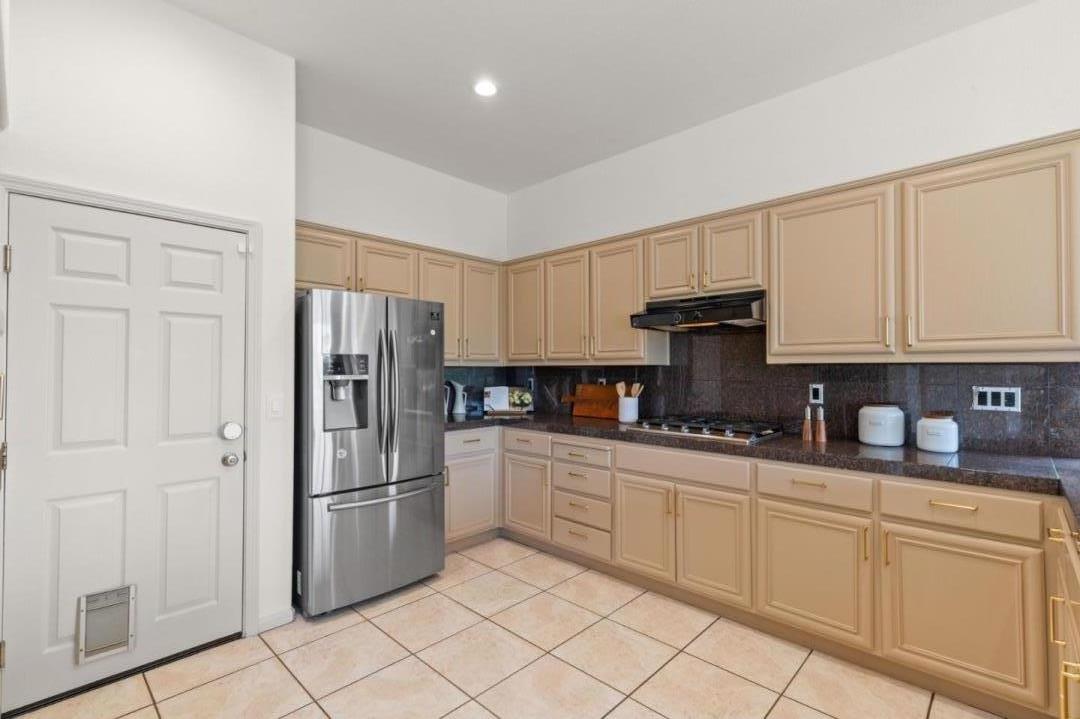 property-img