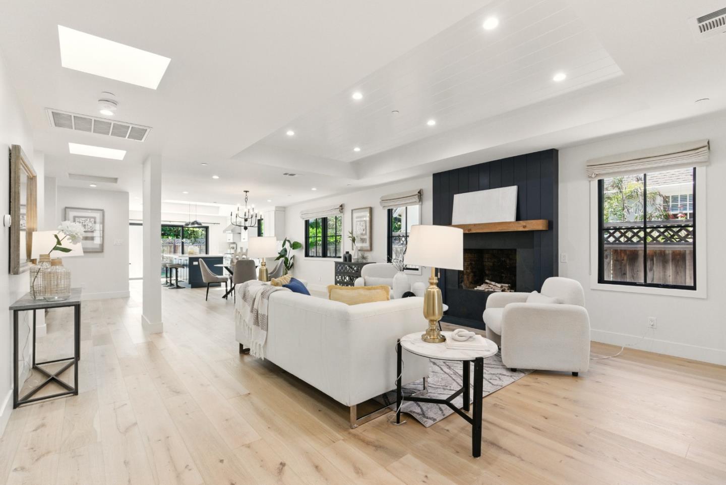 Detail Gallery Image 10 of 42 For 153 Somerset St, Redwood City,  CA 94062 - 4 Beds | 3/1 Baths
