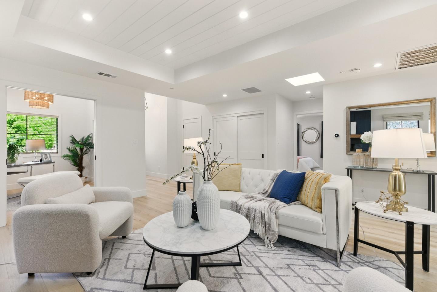 Detail Gallery Image 11 of 42 For 153 Somerset St, Redwood City,  CA 94062 - 4 Beds | 3/1 Baths