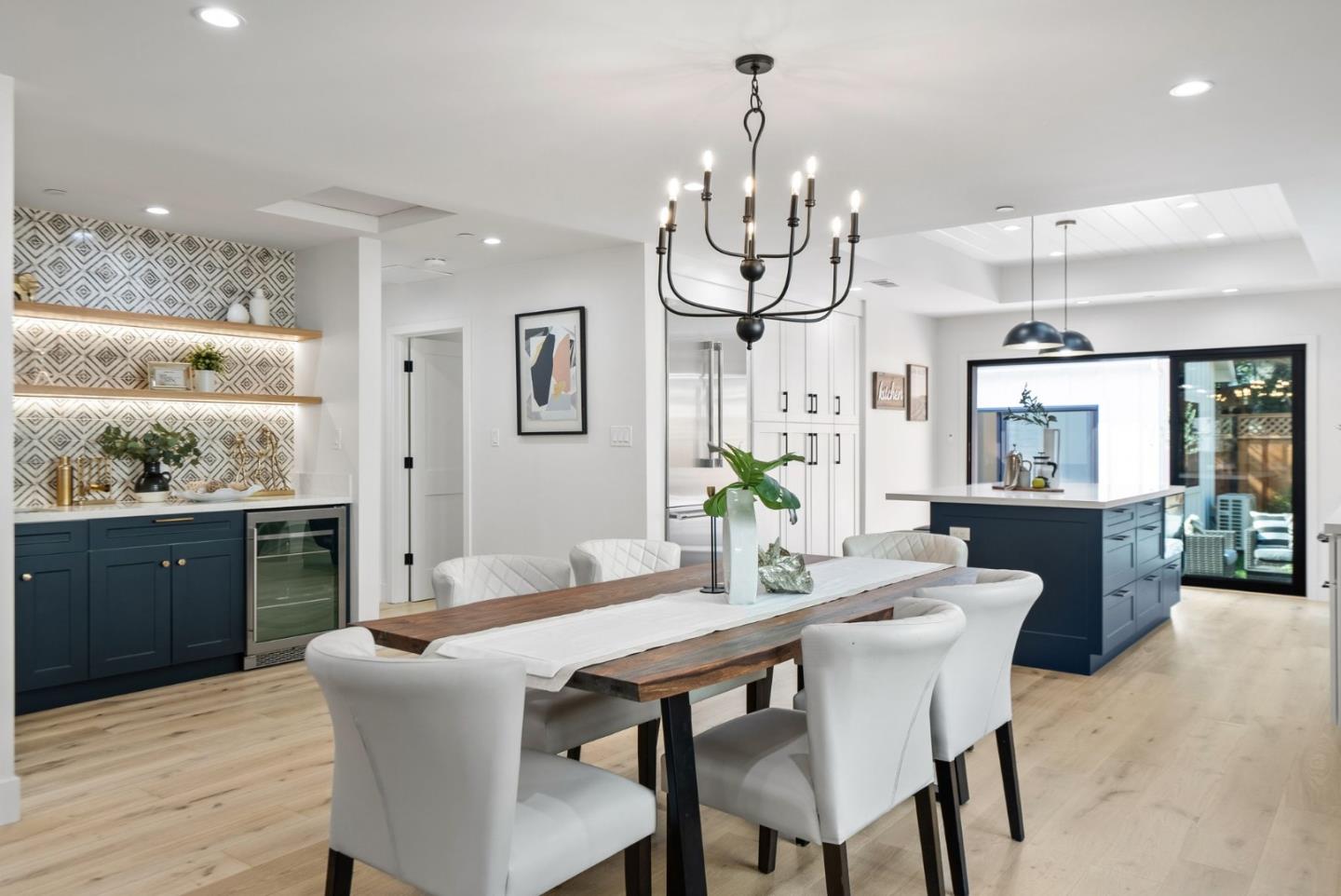 Detail Gallery Image 14 of 42 For 153 Somerset St, Redwood City,  CA 94062 - 4 Beds | 3/1 Baths