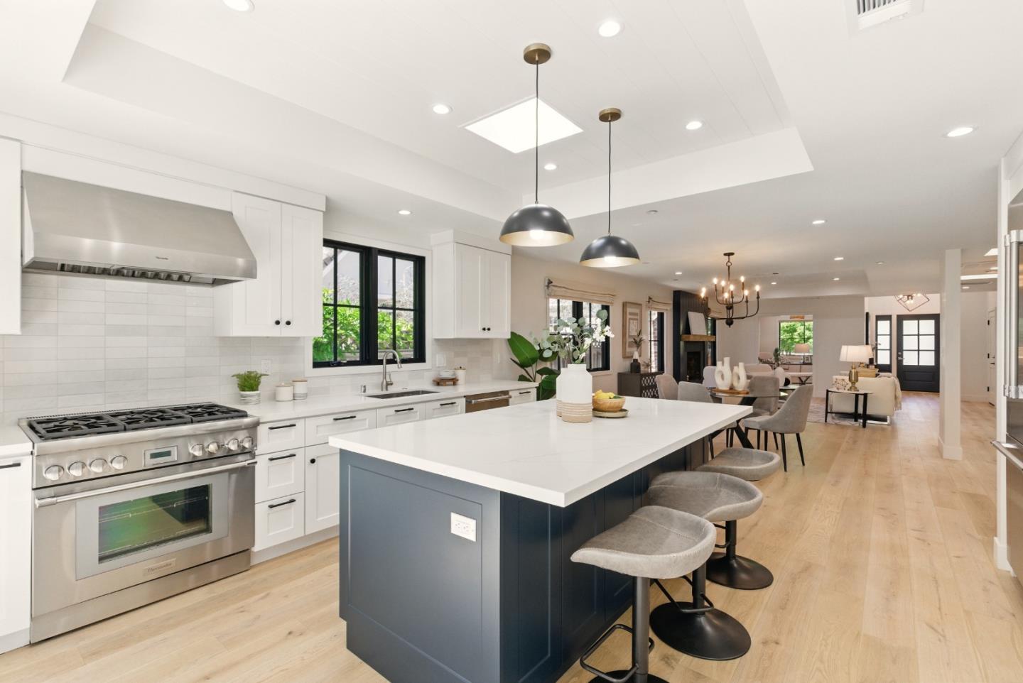 Detail Gallery Image 16 of 42 For 153 Somerset St, Redwood City,  CA 94062 - 4 Beds | 3/1 Baths
