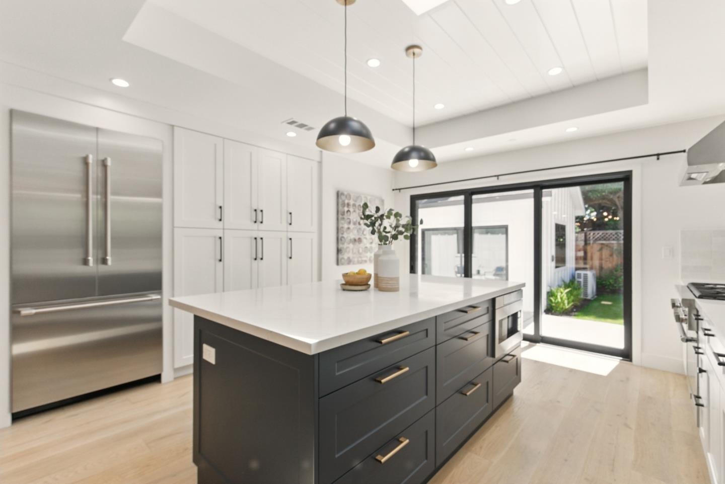 Detail Gallery Image 17 of 42 For 153 Somerset St, Redwood City,  CA 94062 - 4 Beds | 3/1 Baths