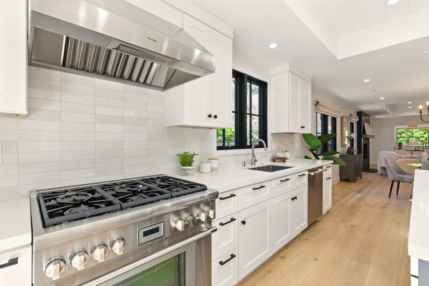 Detail Gallery Image 18 of 42 For 153 Somerset St, Redwood City,  CA 94062 - 4 Beds | 3/1 Baths