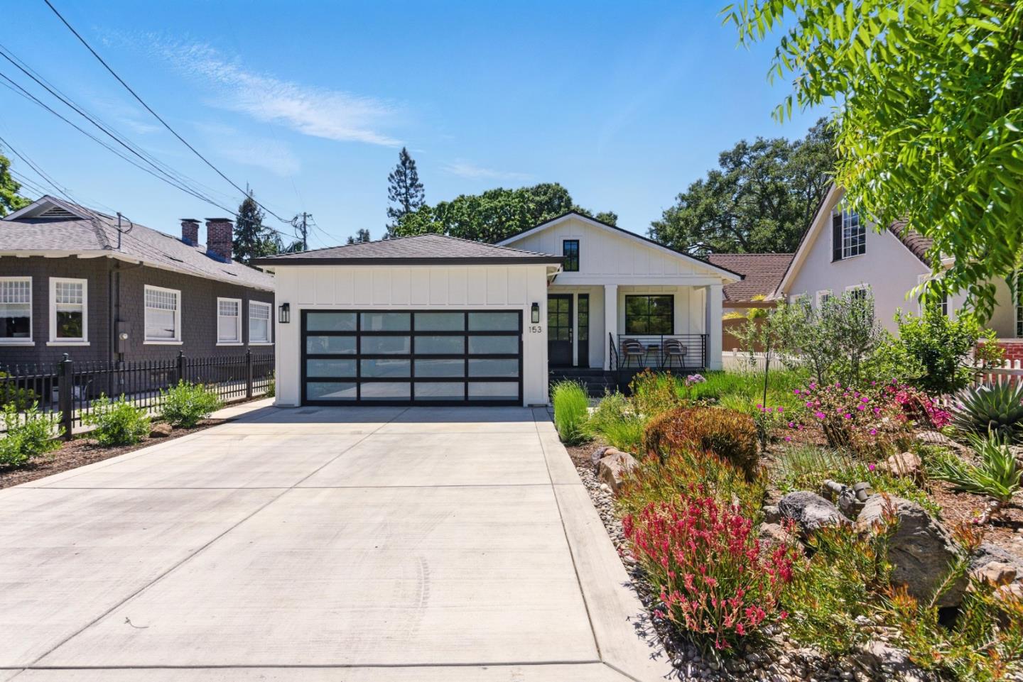 Detail Gallery Image 2 of 42 For 153 Somerset St, Redwood City,  CA 94062 - 4 Beds | 3/1 Baths