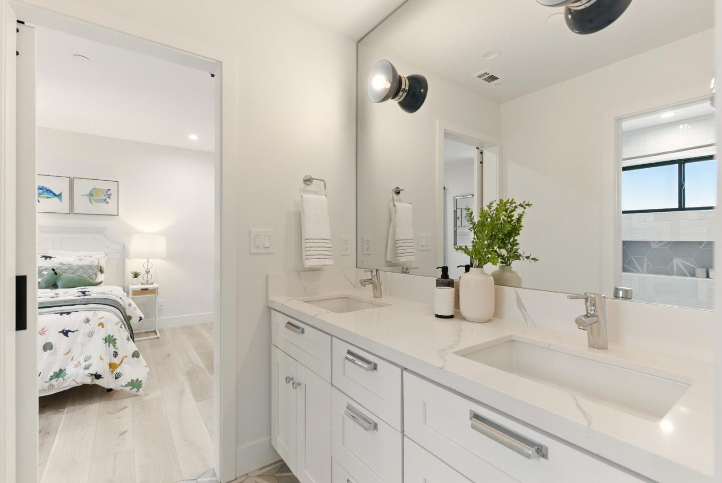 Detail Gallery Image 21 of 42 For 153 Somerset St, Redwood City,  CA 94062 - 4 Beds | 3/1 Baths