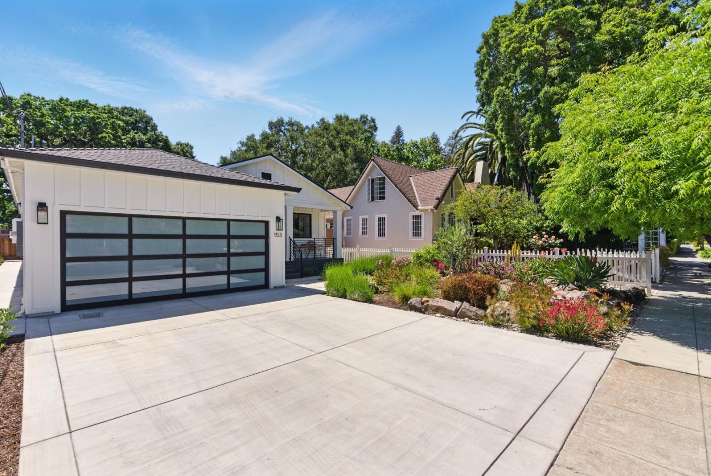 Detail Gallery Image 3 of 42 For 153 Somerset St, Redwood City,  CA 94062 - 4 Beds | 3/1 Baths