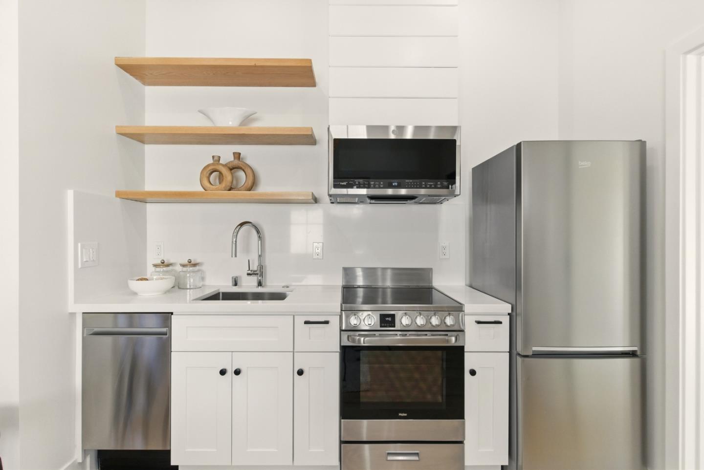 Detail Gallery Image 32 of 42 For 153 Somerset St, Redwood City,  CA 94062 - 4 Beds | 3/1 Baths
