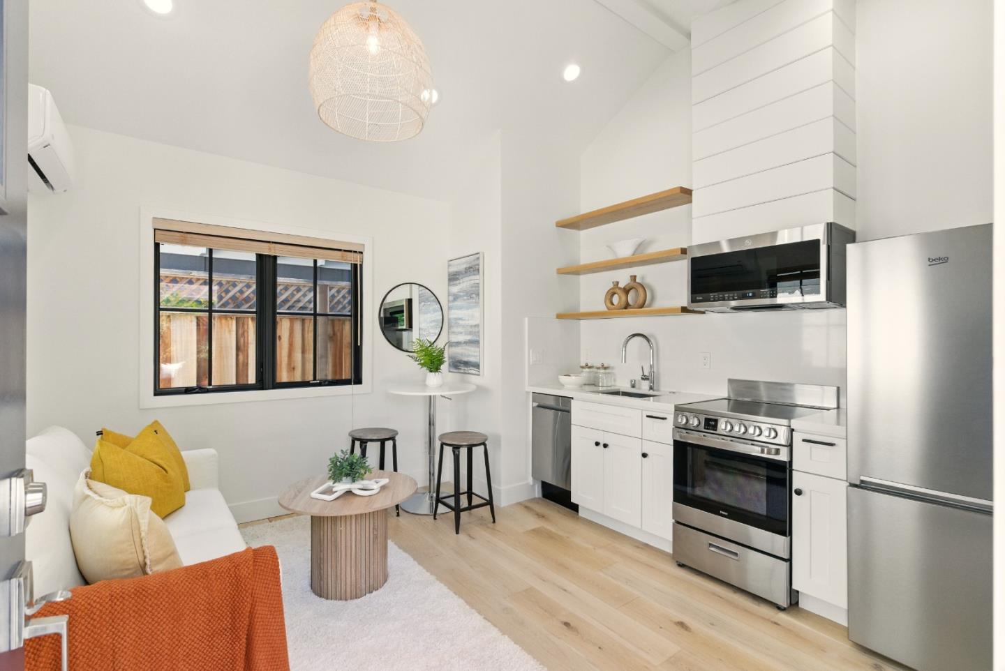 Detail Gallery Image 34 of 42 For 153 Somerset St, Redwood City,  CA 94062 - 4 Beds | 3/1 Baths