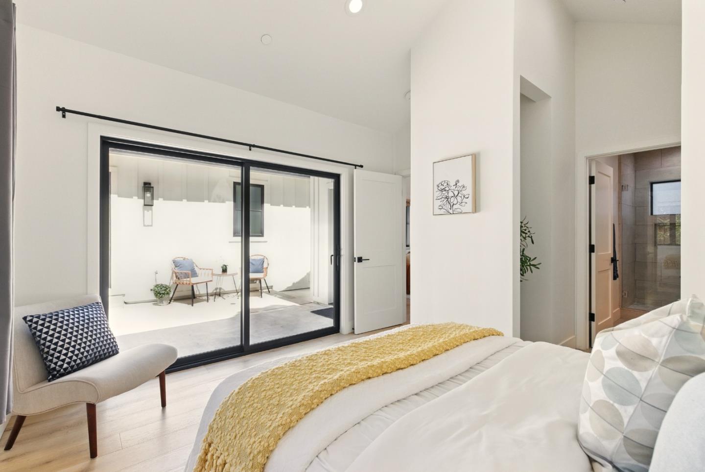 Detail Gallery Image 37 of 42 For 153 Somerset St, Redwood City,  CA 94062 - 4 Beds | 3/1 Baths