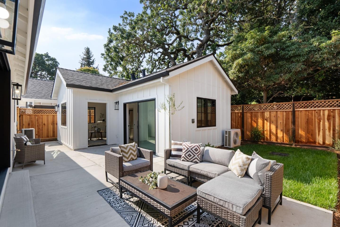 Detail Gallery Image 40 of 42 For 153 Somerset St, Redwood City,  CA 94062 - 4 Beds | 3/1 Baths