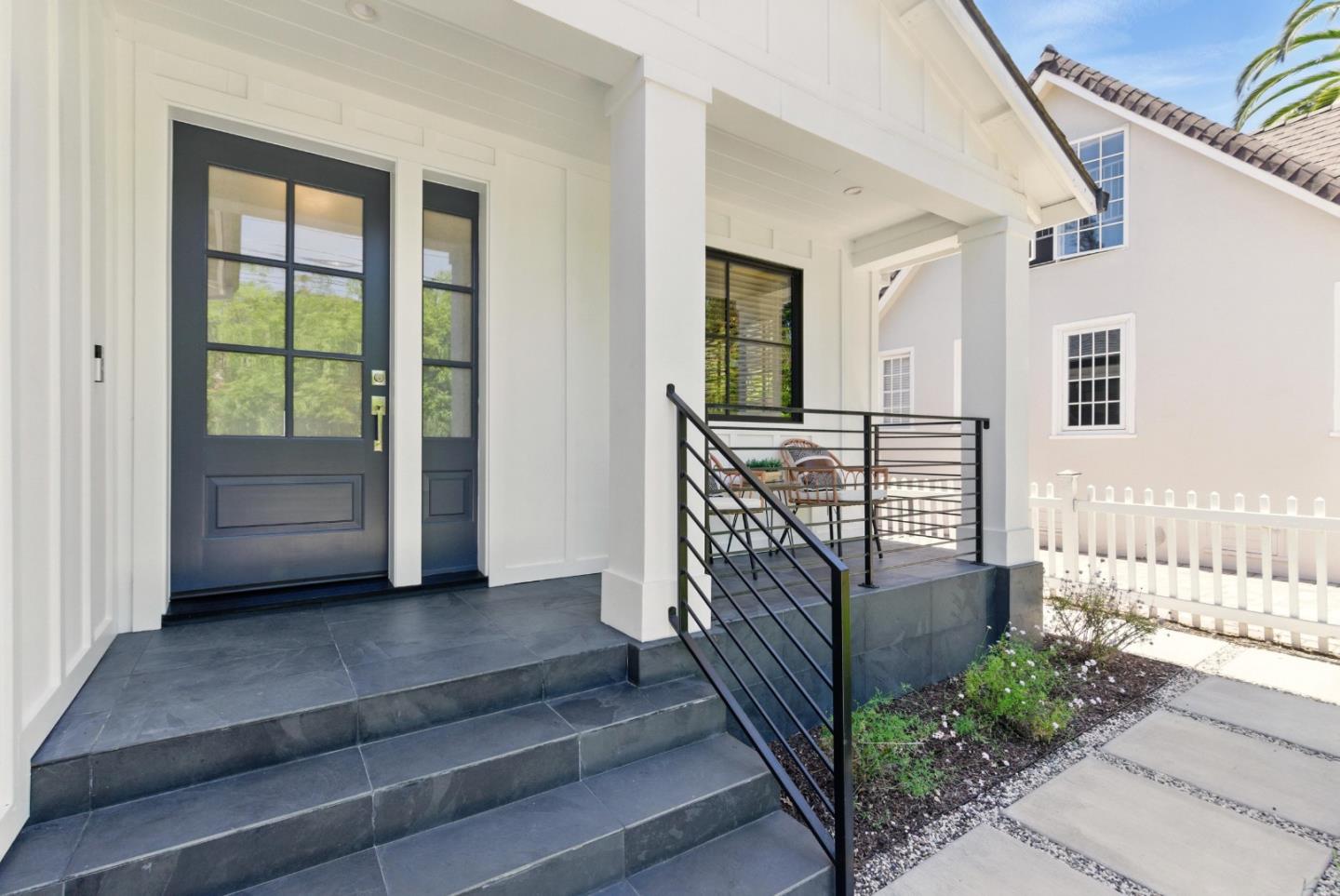 Detail Gallery Image 5 of 42 For 153 Somerset St, Redwood City,  CA 94062 - 4 Beds | 3/1 Baths