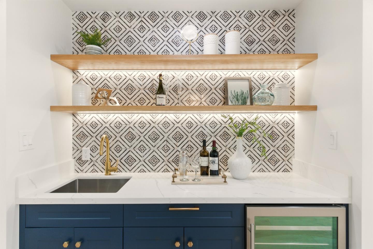 Detail Gallery Image 8 of 42 For 153 Somerset St, Redwood City,  CA 94062 - 4 Beds | 3/1 Baths