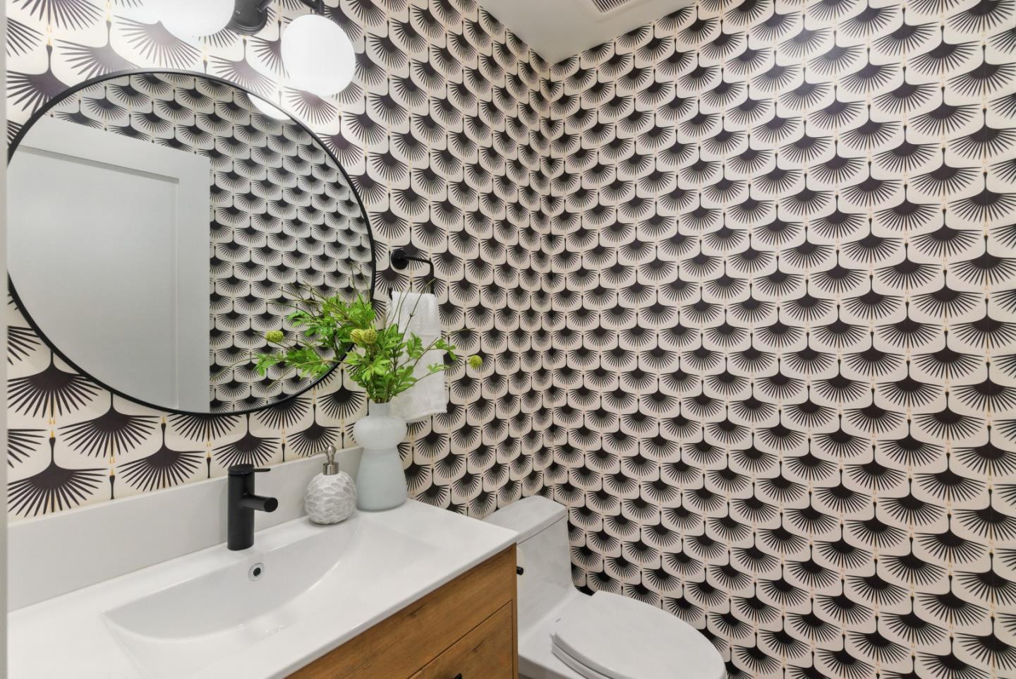 Detail Gallery Image 9 of 42 For 153 Somerset St, Redwood City,  CA 94062 - 4 Beds | 3/1 Baths