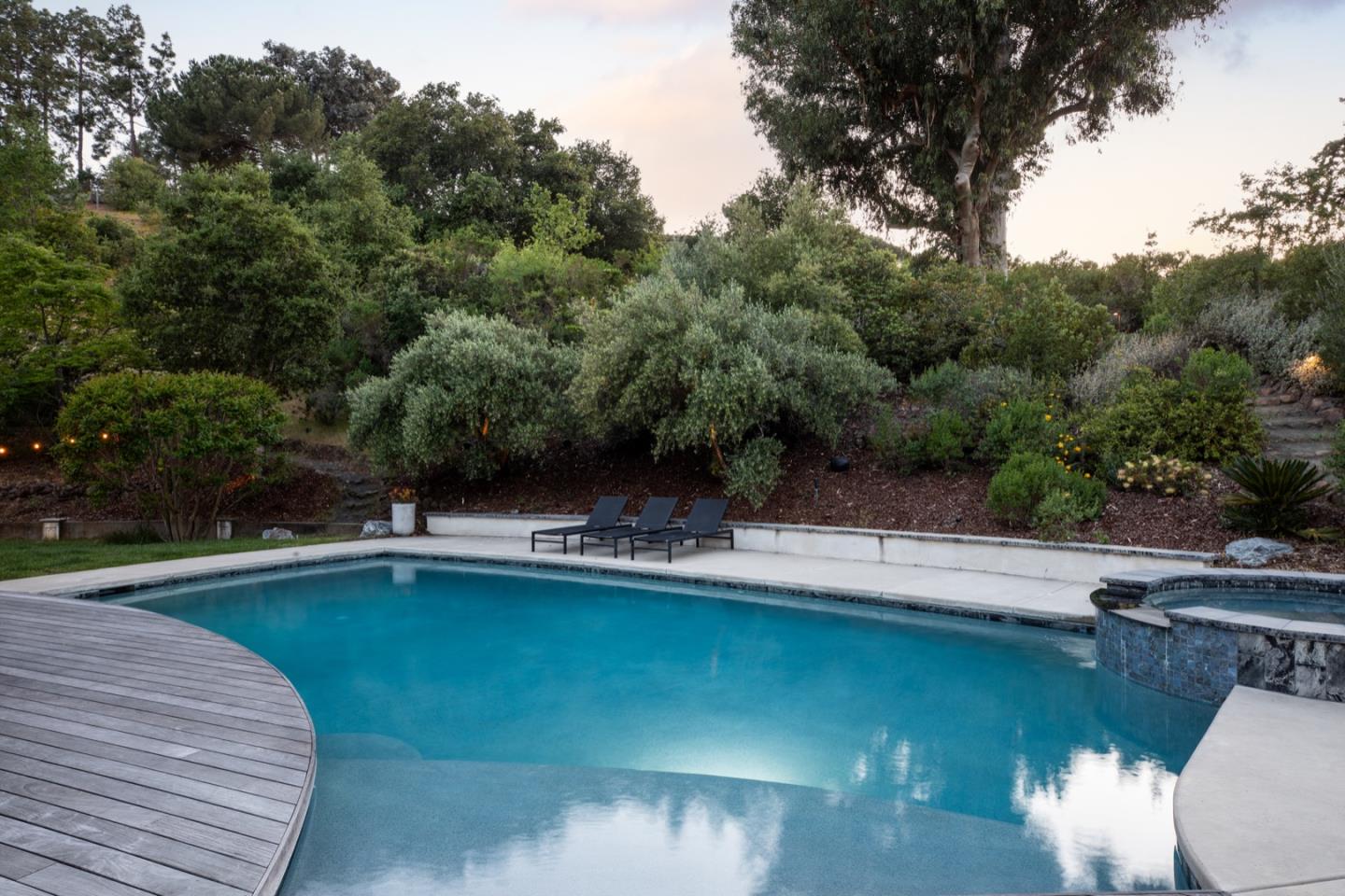 Detail Gallery Image 18 of 19 For 13321 La Paloma Rd, Los Altos Hills,  CA 94022 - 6 Beds | 3/1 Baths