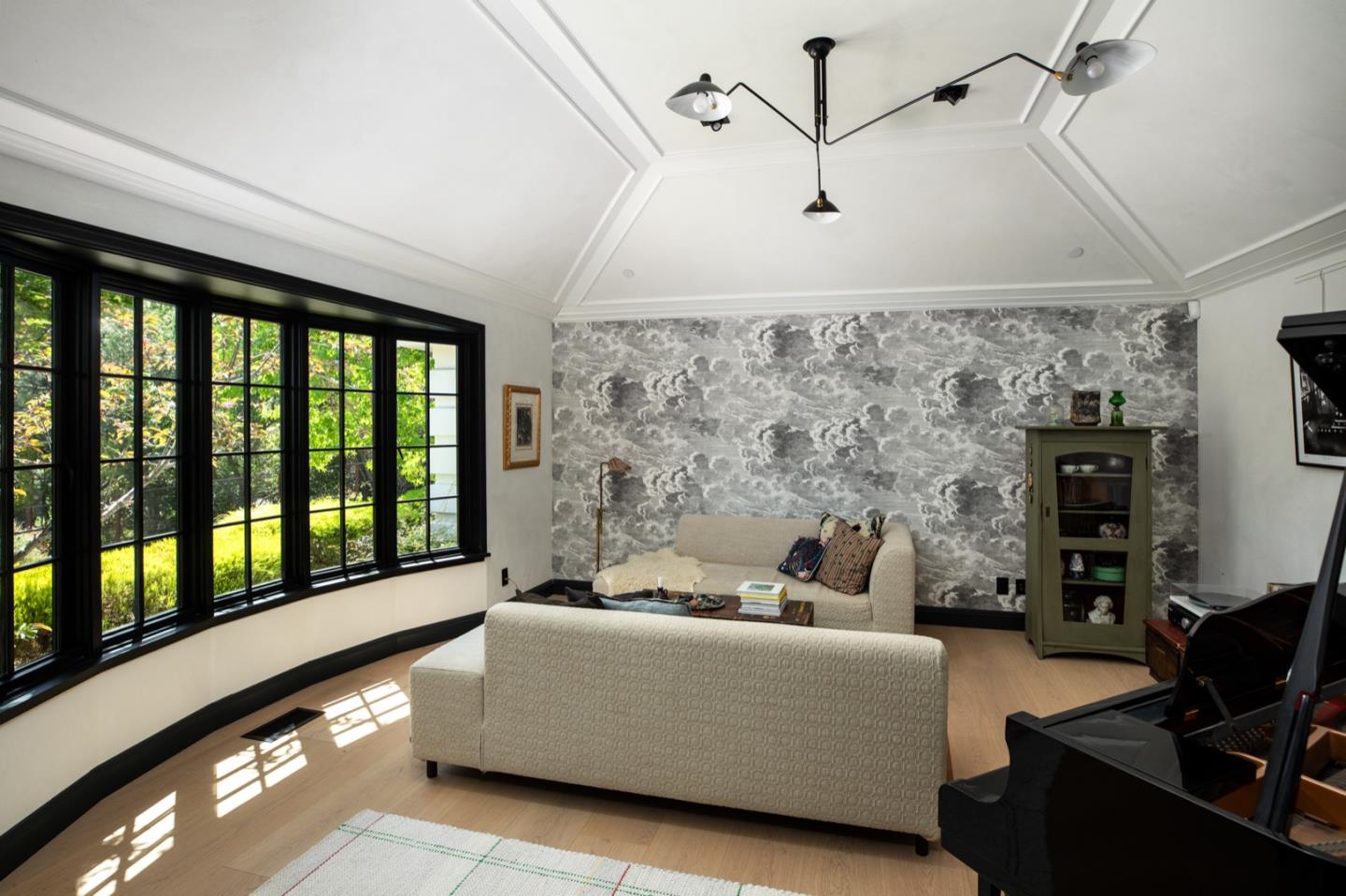 Detail Gallery Image 2 of 19 For 13321 La Paloma Rd, Los Altos Hills,  CA 94022 - 6 Beds | 3/1 Baths