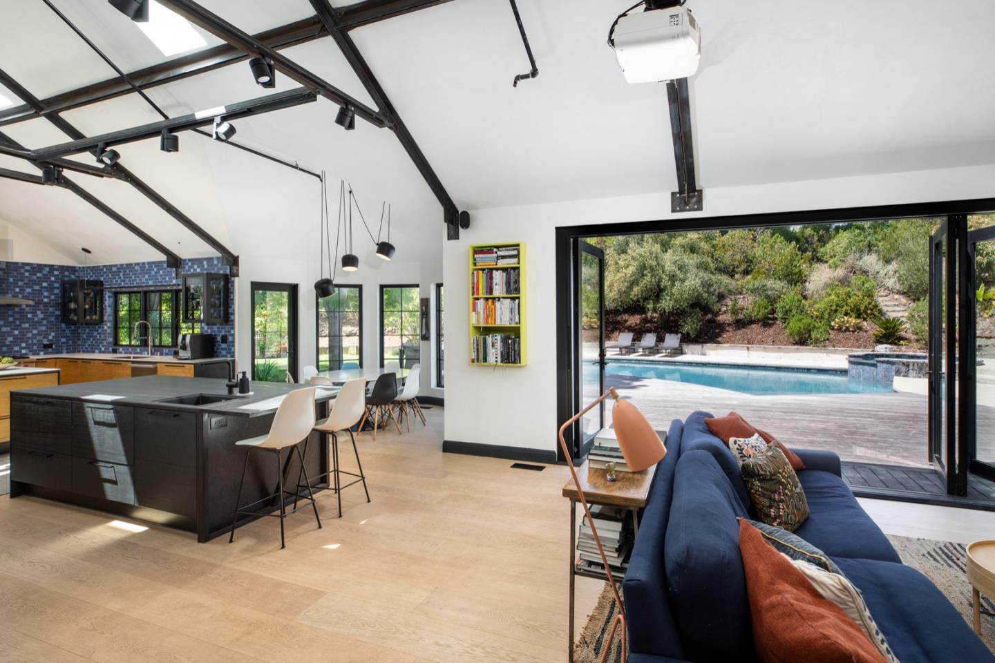 Detail Gallery Image 6 of 19 For 13321 La Paloma Rd, Los Altos Hills,  CA 94022 - 6 Beds | 3/1 Baths