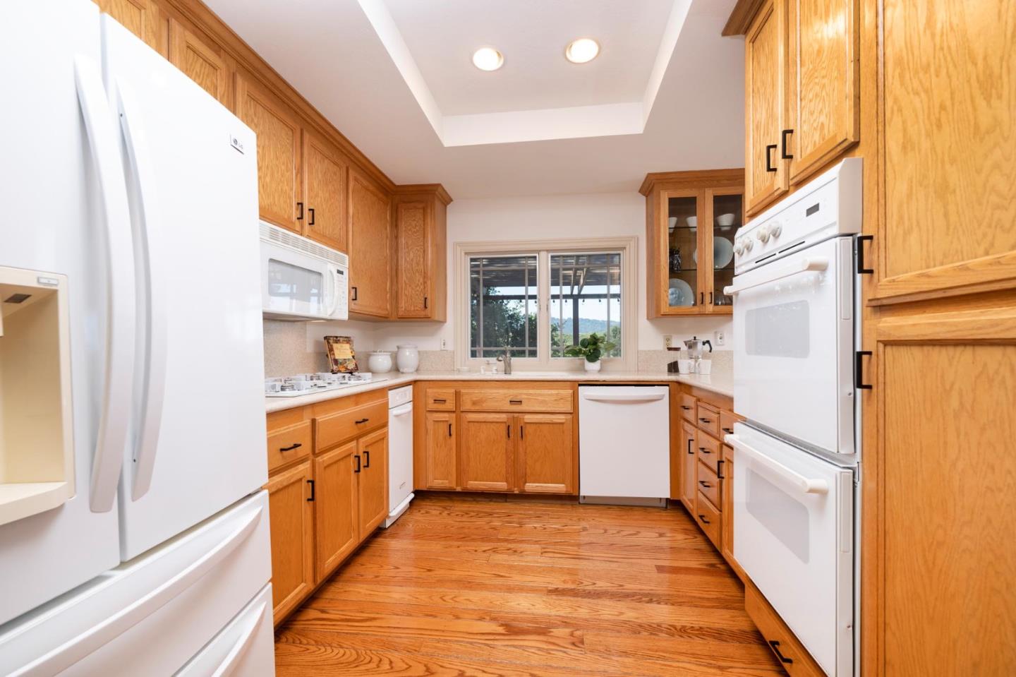 Detail Gallery Image 10 of 44 For 150 Crestview Dr, San Carlos,  CA 94070 - 4 Beds | 2/1 Baths