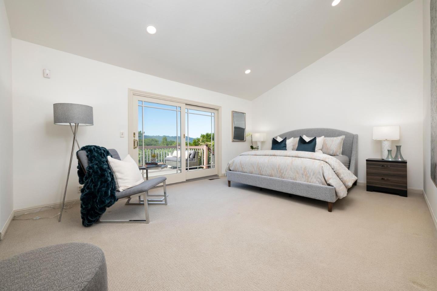 Detail Gallery Image 12 of 44 For 150 Crestview Dr, San Carlos,  CA 94070 - 4 Beds | 2/1 Baths