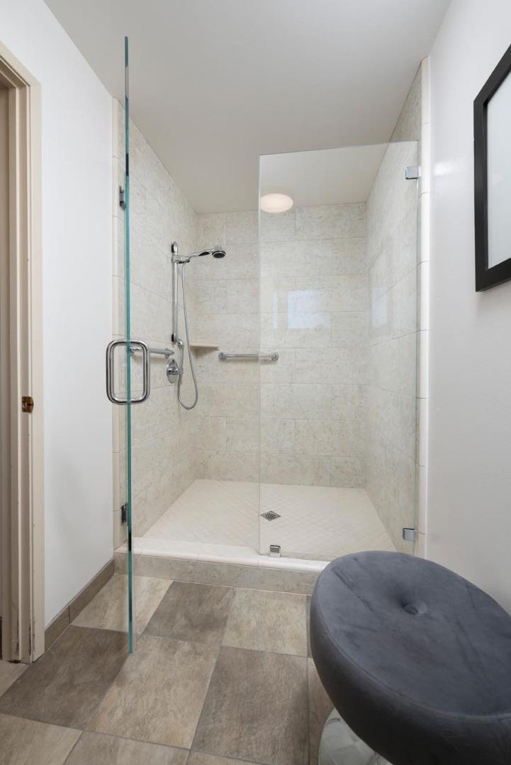 Detail Gallery Image 15 of 44 For 150 Crestview Dr, San Carlos,  CA 94070 - 4 Beds | 2/1 Baths